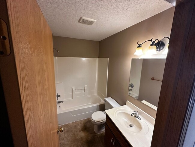 Building Photo - 812 6th Ave NE