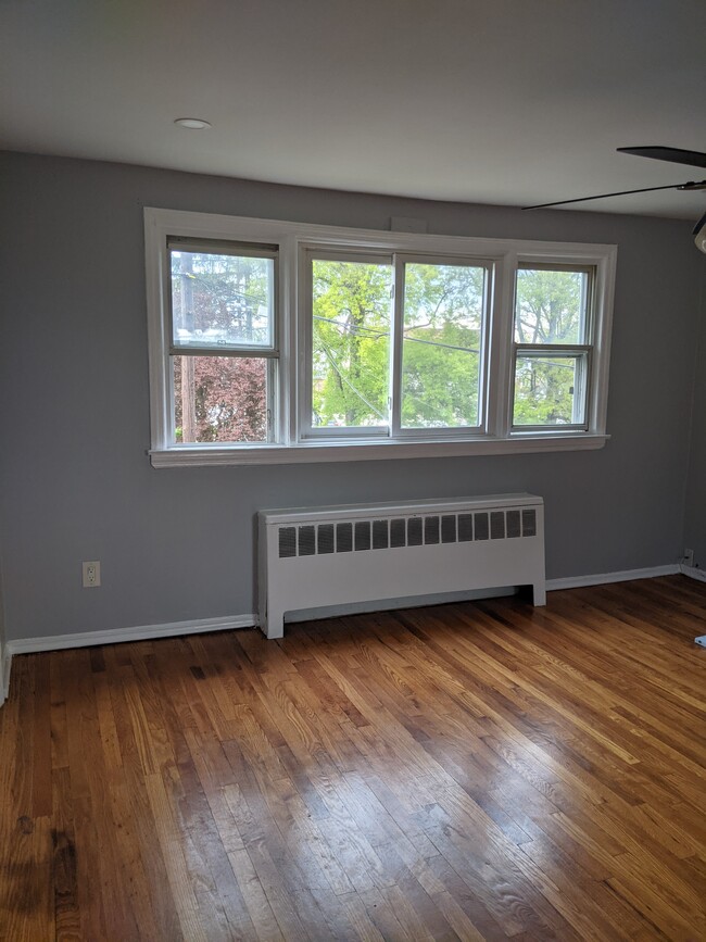 LIVING ROOM - 1403 James St