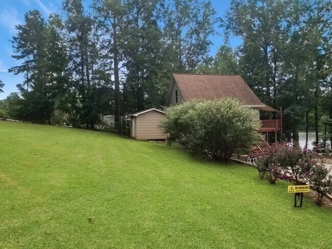 Foto del edificio - Lakefront Cottage Near Town with Stunning Views