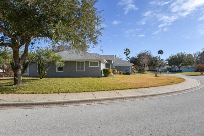 Building Photo - 11 Manderley Ln