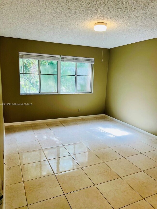 Foto del edificio - 9701 Westview Dr