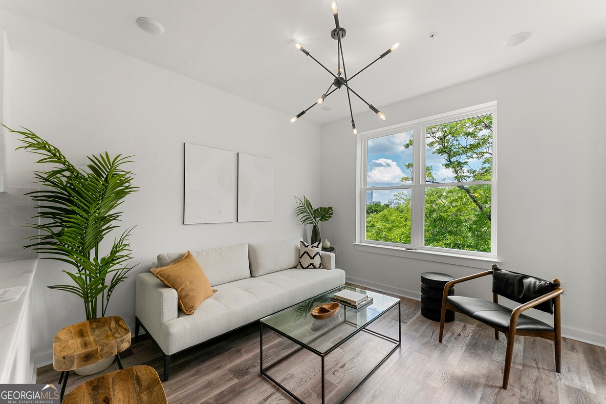 Foto principal - 525 Parkway Dr NE