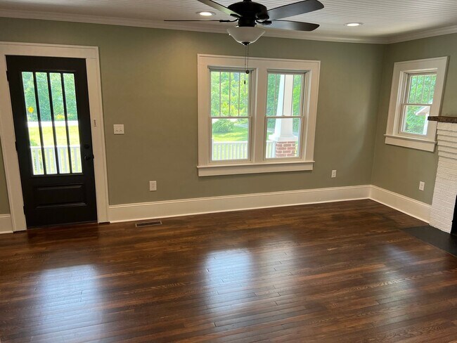 Foto del edificio - "Character Revived" Etowah Home and Guest House