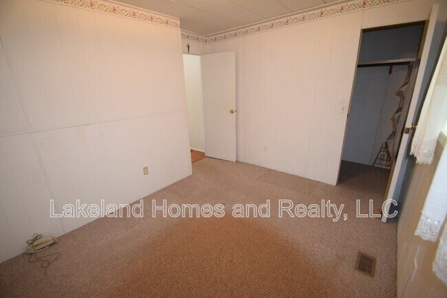 Building Photo - 519 Skyline Dr W