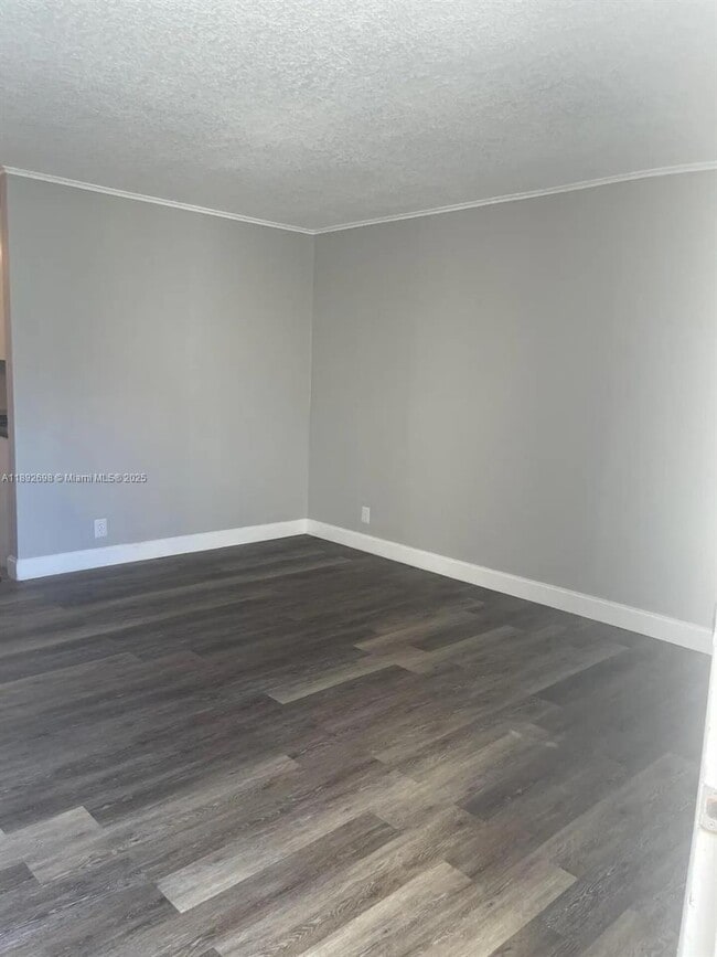 Building Photo - 3915 S Flagler Dr