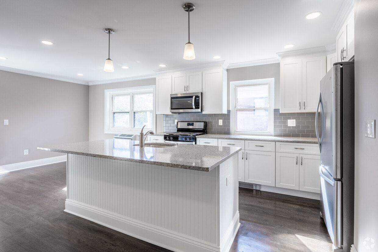 Primary Photo - The Linden Apartments: In-Unit Washer & Dryer, Heat and Hot Water Included, Cat & Dog Friendly, a...