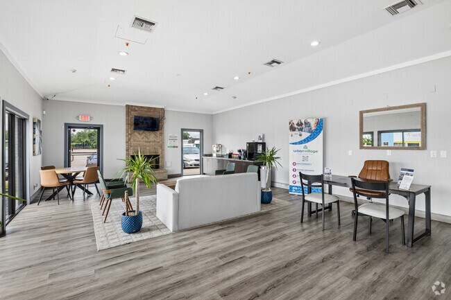 Foto del vestíbulo - The Studios at Channelview