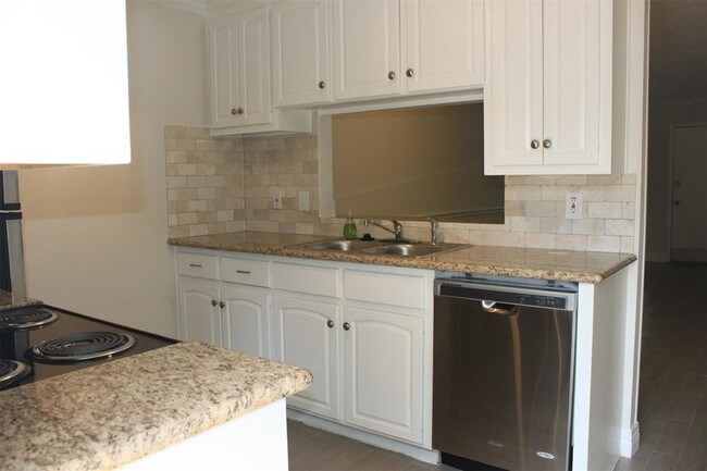Building Photo - 9023 Gaylord Dr