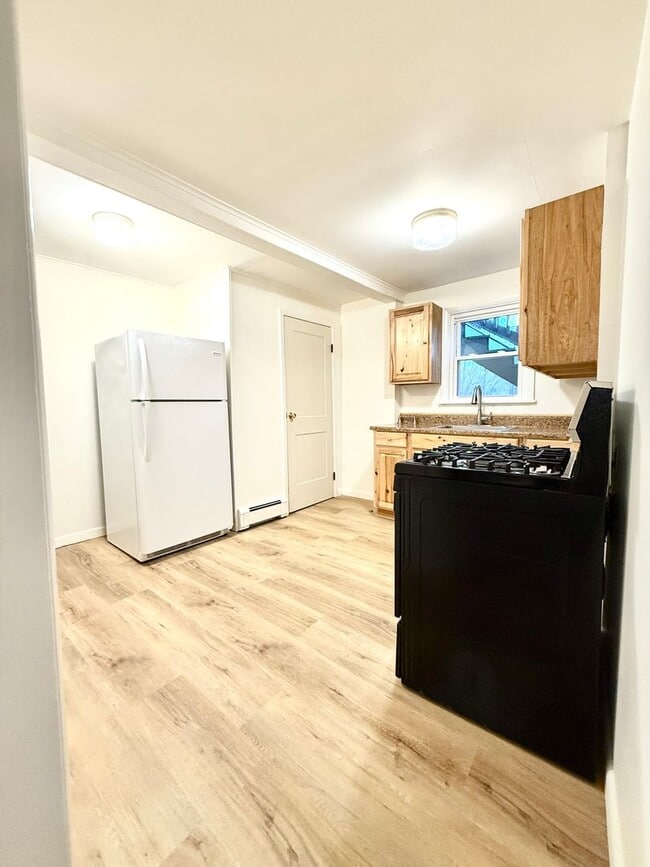 Building Photo - 473 Wilbur Ave