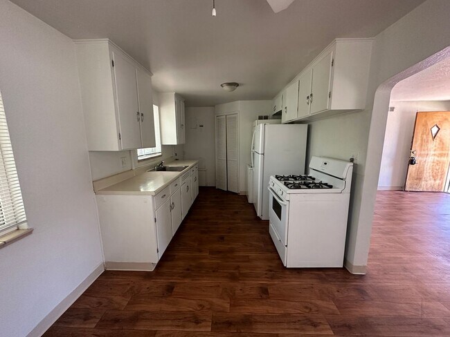Foto del edificio - 2101-2115 E 37th Ave