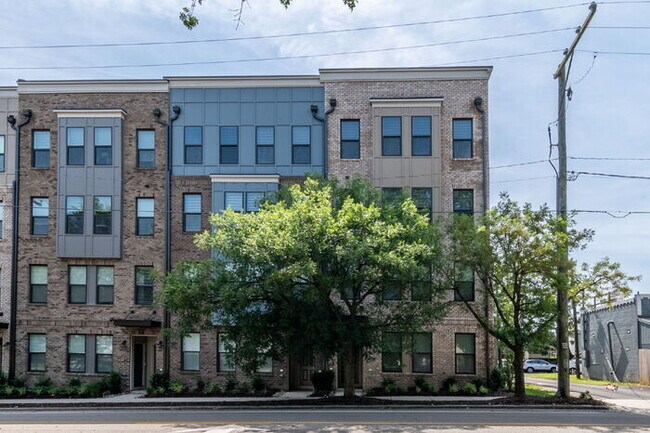 Building Photo - Expansive 3-Bedroom Apartment with 2.5 Bat...