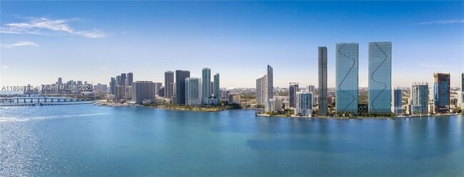 Foto del edificio - 700 NE 24th St
