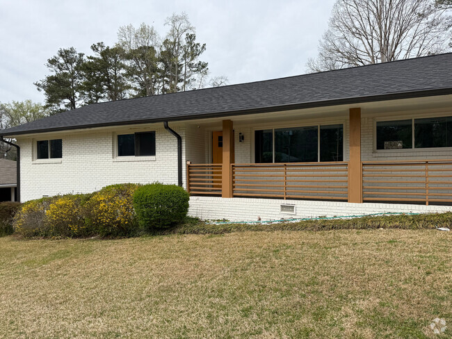 Building Photo - Room in House on Douglas Dr SE