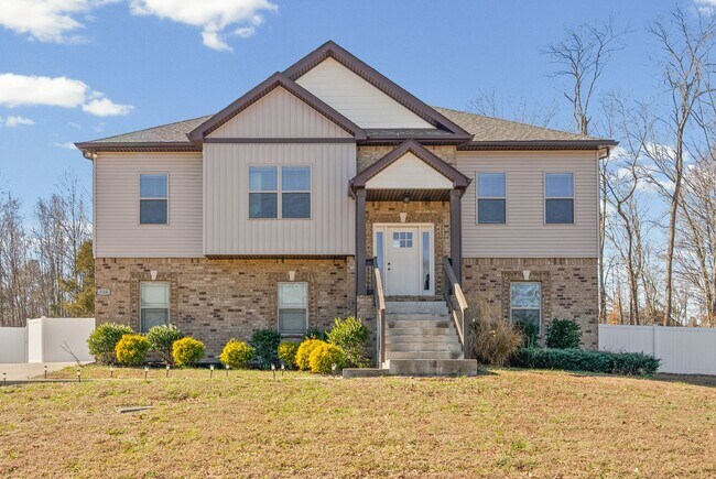 Building Photo - Spacious 4 bedroom 3 full bath home for rent!