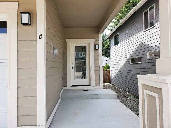 Foto del edificio - 6906 Delaney Ln NE