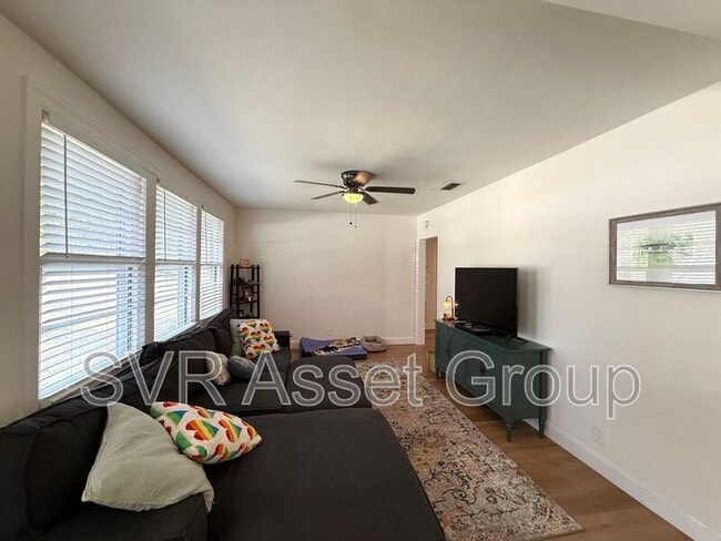 Foto del edificio - 5352 Appleton Ave