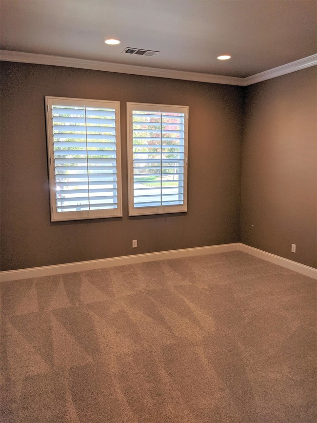 Building Photo - 28487 Falcon Crest Dr