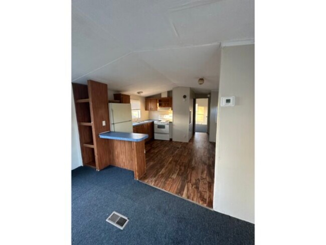 Foto del edificio - 5675 Saufley Field Rd