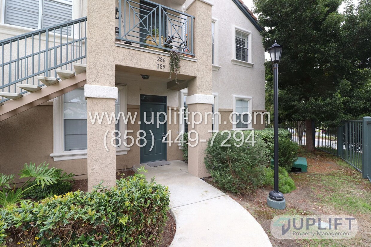 Foto principal - 2-BEDROOM / 2-BATHROOM CONDO - CARMEL VALLEY