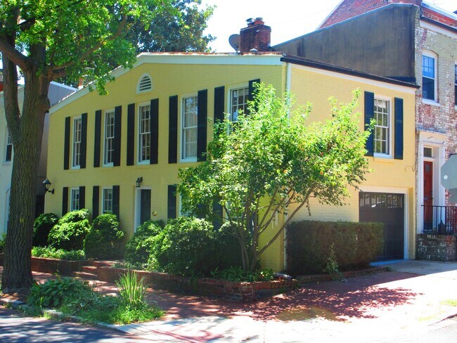 Building Photo - Sublime Georgetown East Village with GARAG...