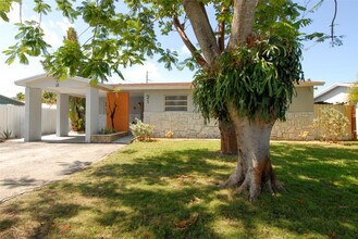 Building Photo - 21 NE 57th Ct