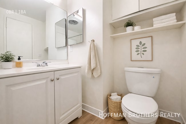 Building Photo - 1140 N Clark St