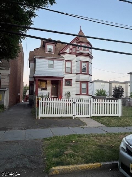 Building Photo - 555 Broadway