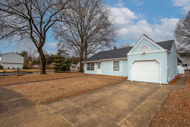 Foto del edificio - Charming 2-Bedroom Ranch Home with Garage and Spacious Backyard in Dover, DE