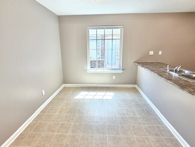 Foto del edificio - 7902 Rushmeade Cir N