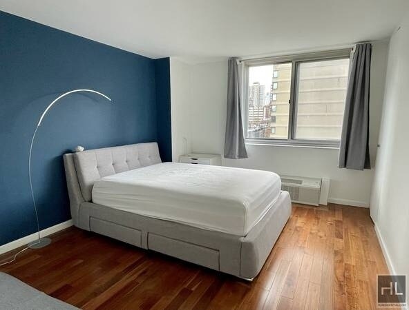 Foto del edificio - 345 EAST 93 STREET