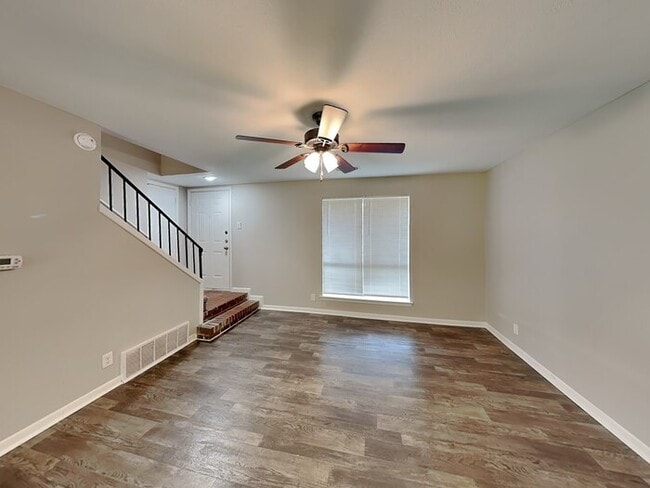 Foto del edificio - 1514 Regina Ct S