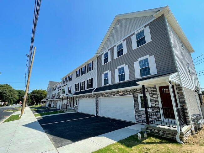 Building Photo - New Townhomes for Rent in Lancaster City -...