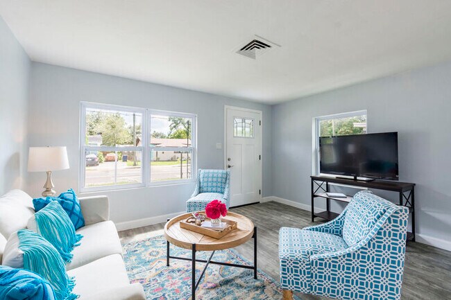 Foto del edificio - 205 W Violet St