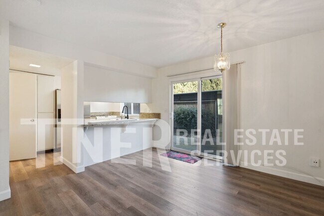 Foto del edificio - 4044 Knoll Top Ct