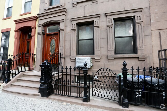 Building Photo - 538 Henry St