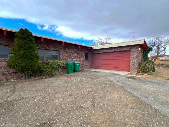 Building Photo - 5455 Silver Hills Cir