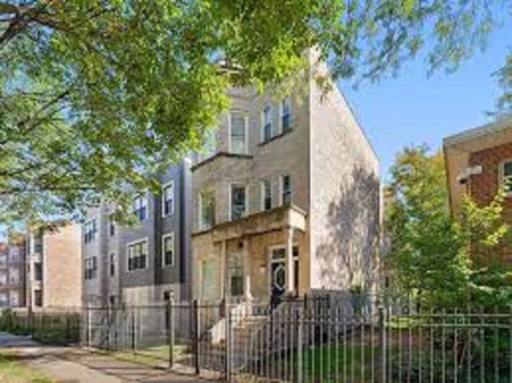 Building Photo - 4437 S Prairie Ave