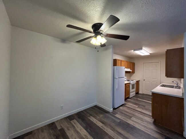 Foto del edificio - 2140 Elizabeth Blvd