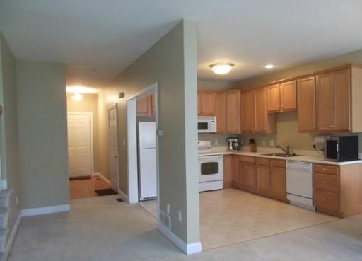 Building Photo - 195 Maple Ct