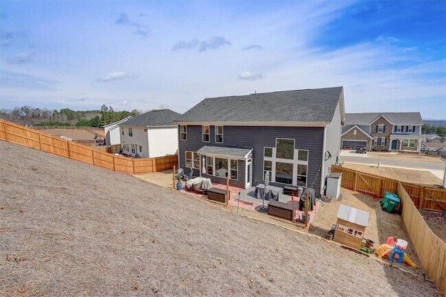 Building Photo - 170 Greenbrier Way