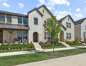 Building Photo - 320 Parkside Dr