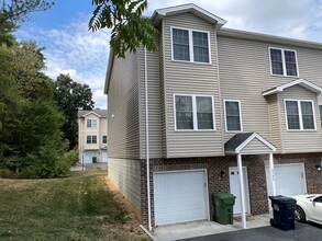 Building Photo - 2340 Kendall Ln