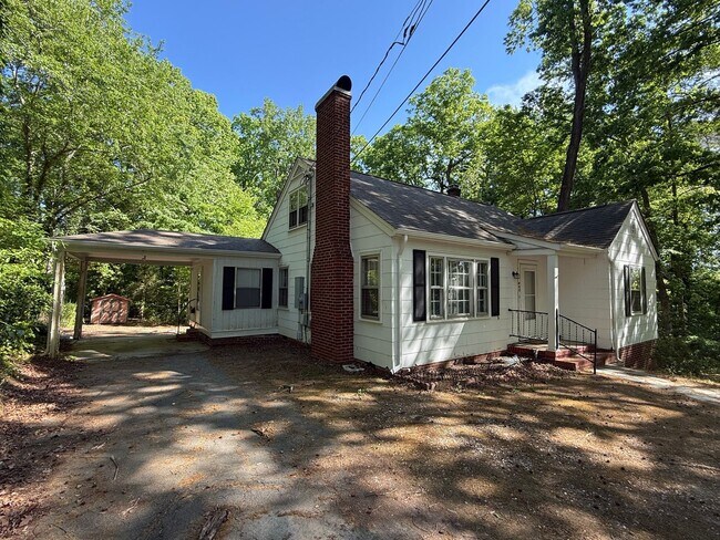 Building Photo - 4 Bedroom/1 Bath Home for Rent