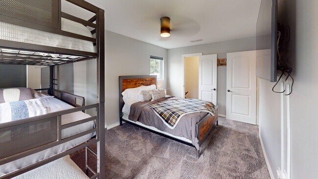 Foto del edificio - 430 Peninsula Dr