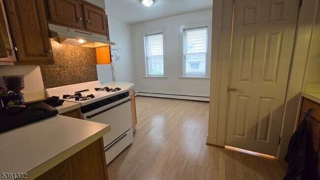 Foto del edificio - 246 Lakeview Ave