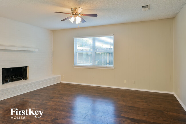 Building Photo - 7621 Clover Ln