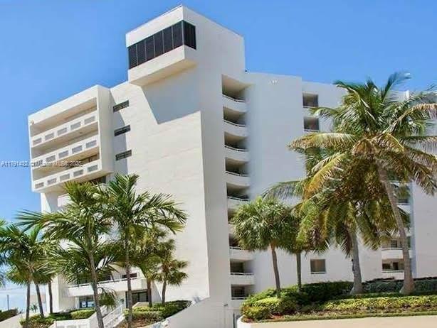 Foto del edificio - 6820 Indian Creek Dr