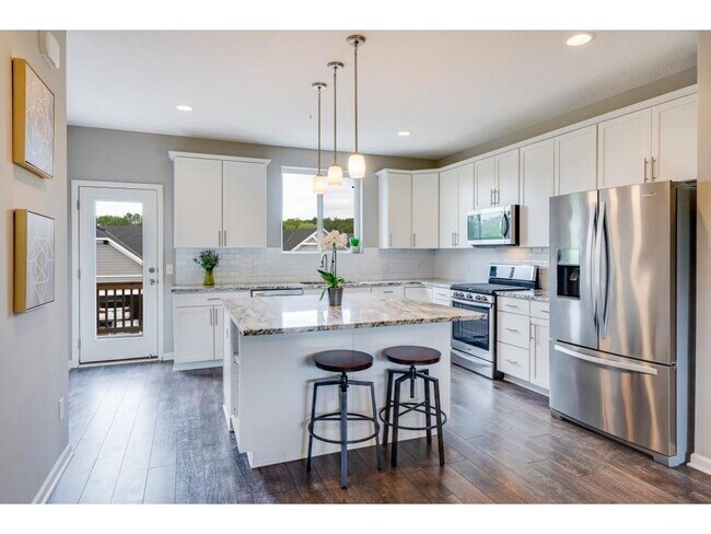 Building Photo - 585 Satori Way