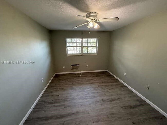 Building Photo - 1451 NE 170th St