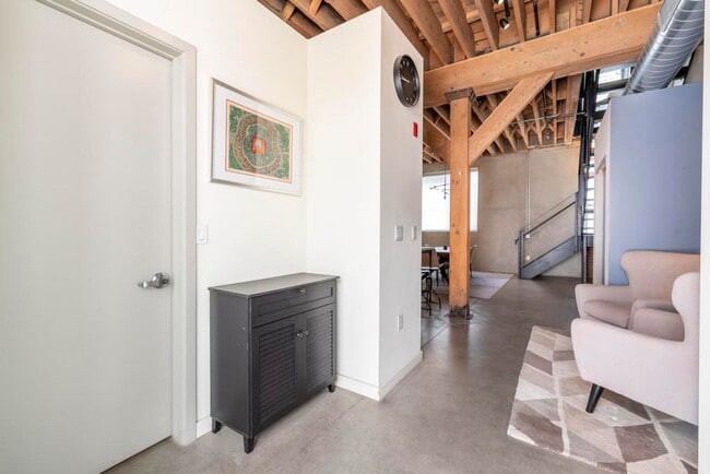 Building Photo - 527 Molino St